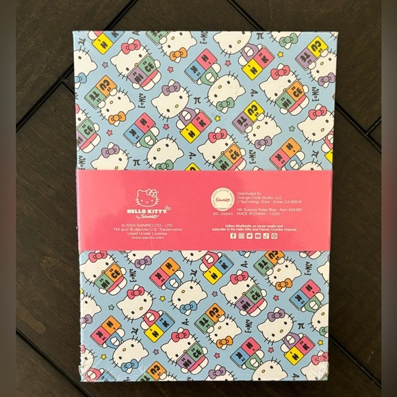 Hello Kitty Note Pad - Picture 2 of 6
